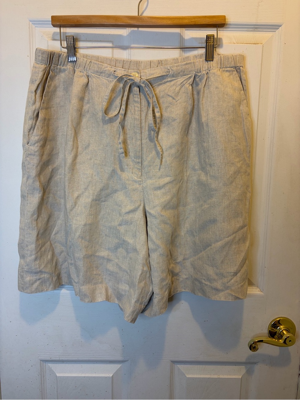 Men's 100% Irish Linen Drawstring Shorts in Light Beige Snags Pictured